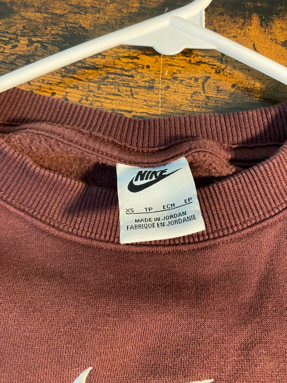 Nike Women's Dark Maroon Cropped Crew Sweatshirt - Picture 5 of 8